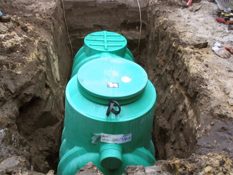 Wateropslagtank in de grond geplaatst