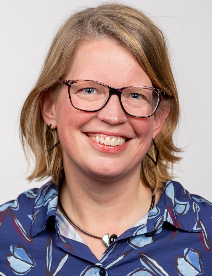Dr. Monique Mulder